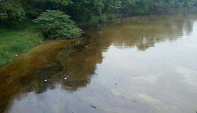 Ribuan Liter Oli Tumpah di Sungai Cisadane
