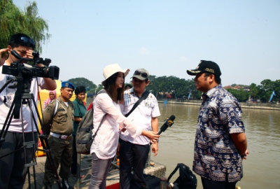 Walikota Tangerang saat diwawancarai media asing.(hms)