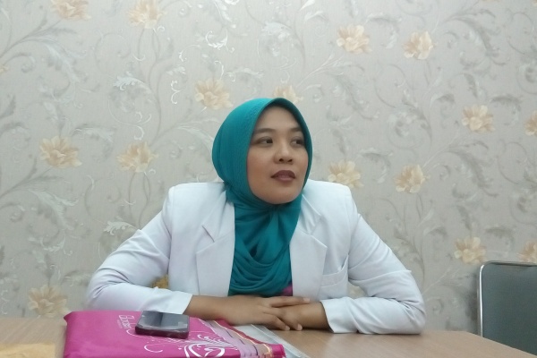 dr Dian Permatasari. (one)